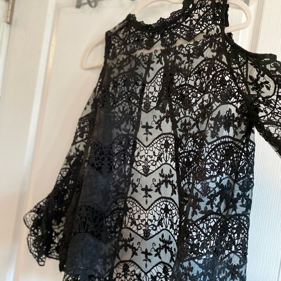 REVEUSE WOVEN TOP Black Bell SLEEVE womens large cold shoulder crochet - Picture 16 of 16